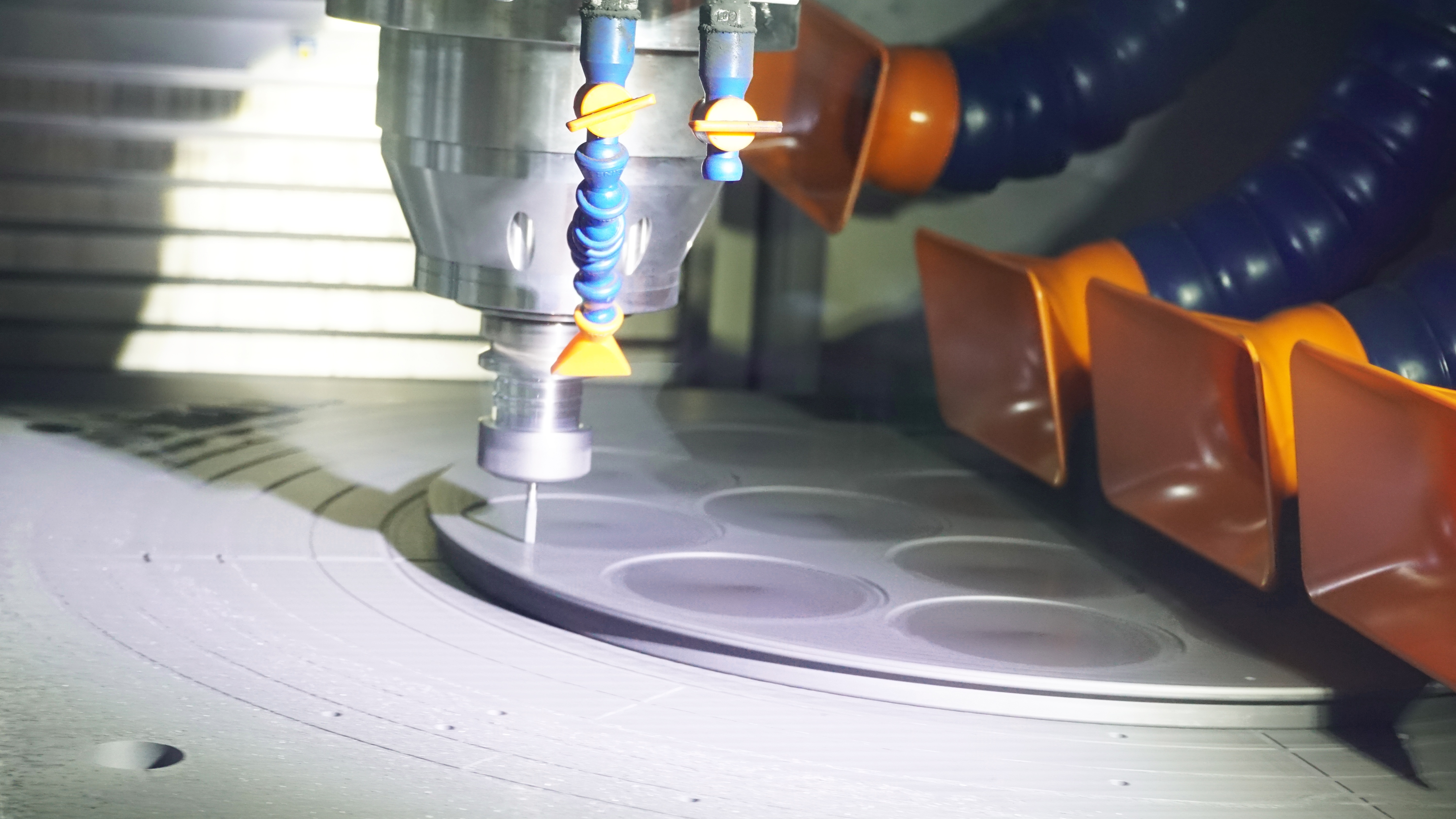 VETEK CNC 정밀 가공 워크샵 내부: 고순도 반도체 부품의 기반 구축